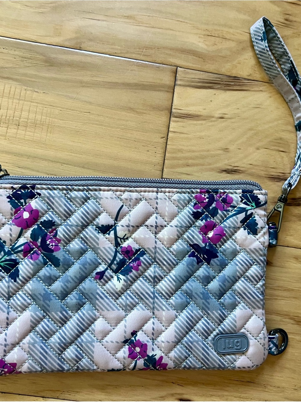 lug Peekaboo Wristlet